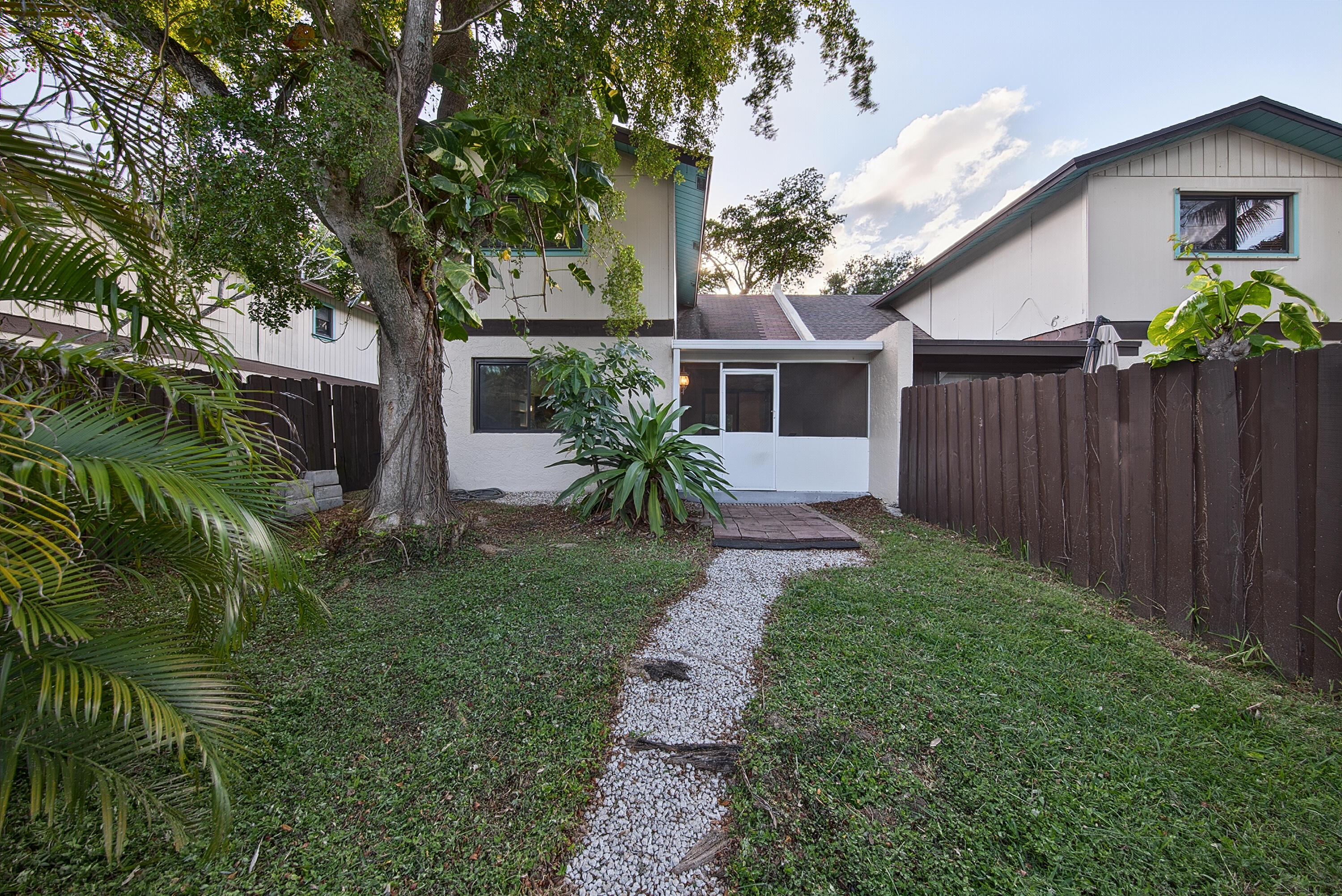 Edgewater Oaks aka Country Squire - Residential