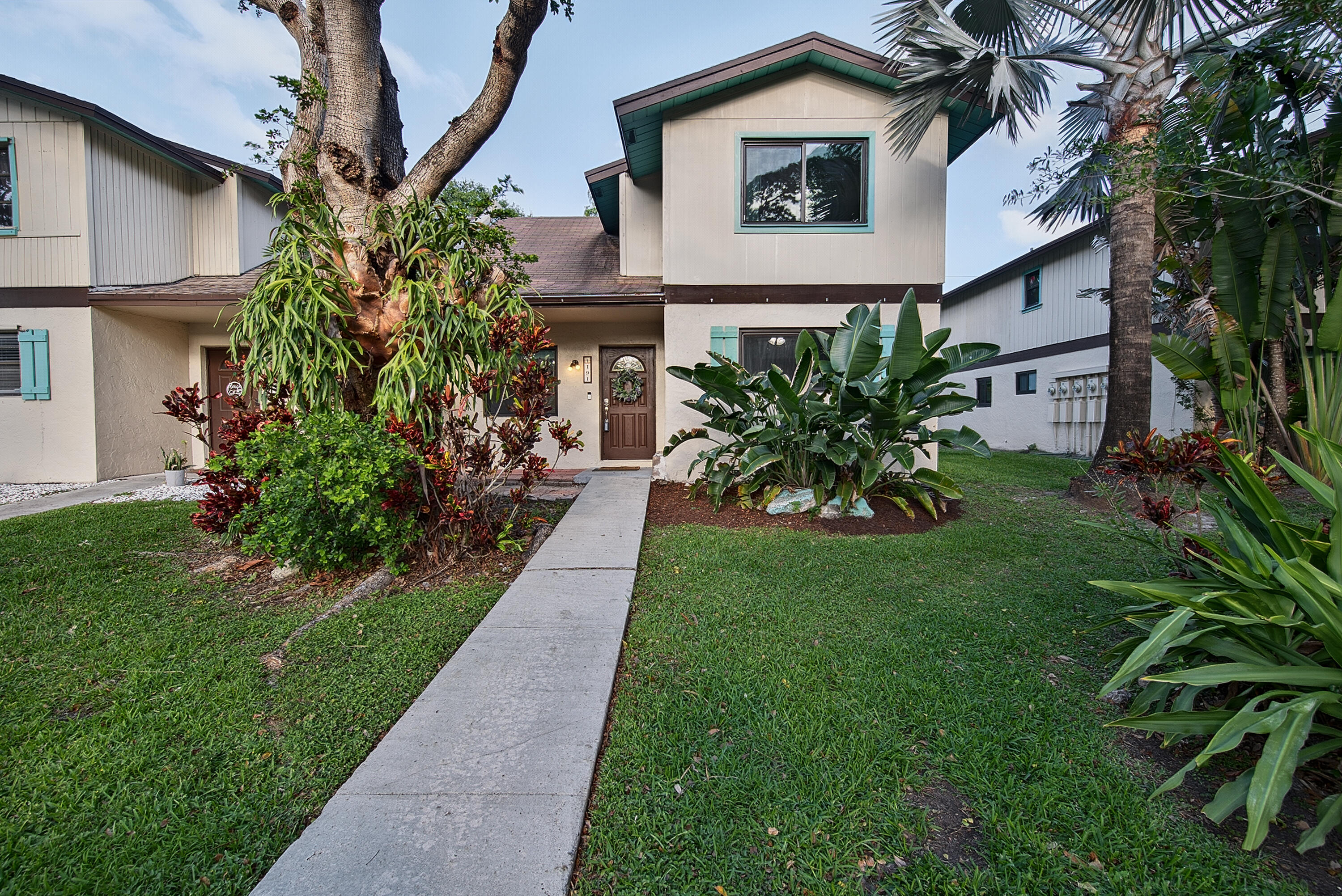 Edgewater Oaks aka Country Squire - Residential