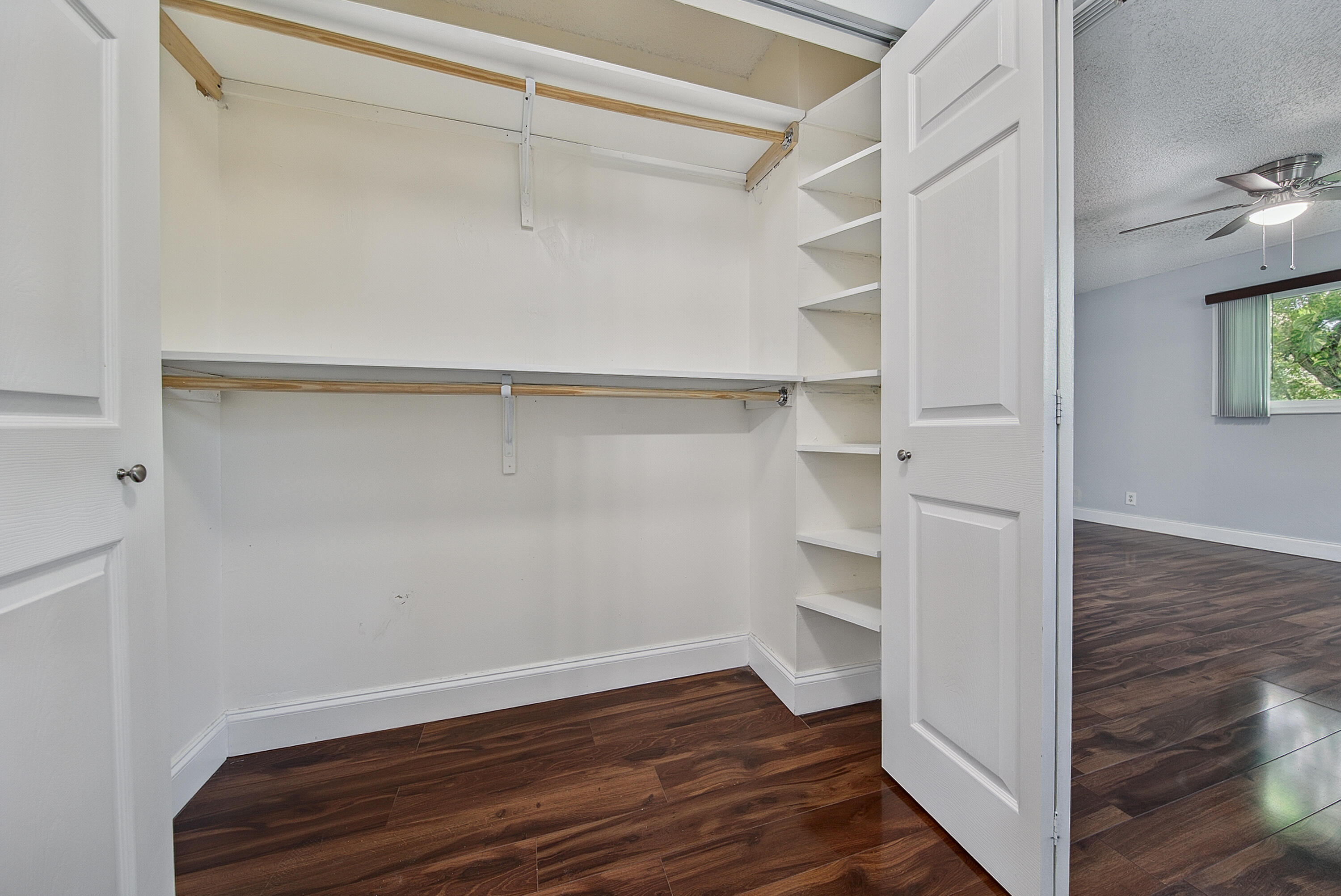 Edgewater Oaks aka Country Squire - Residential