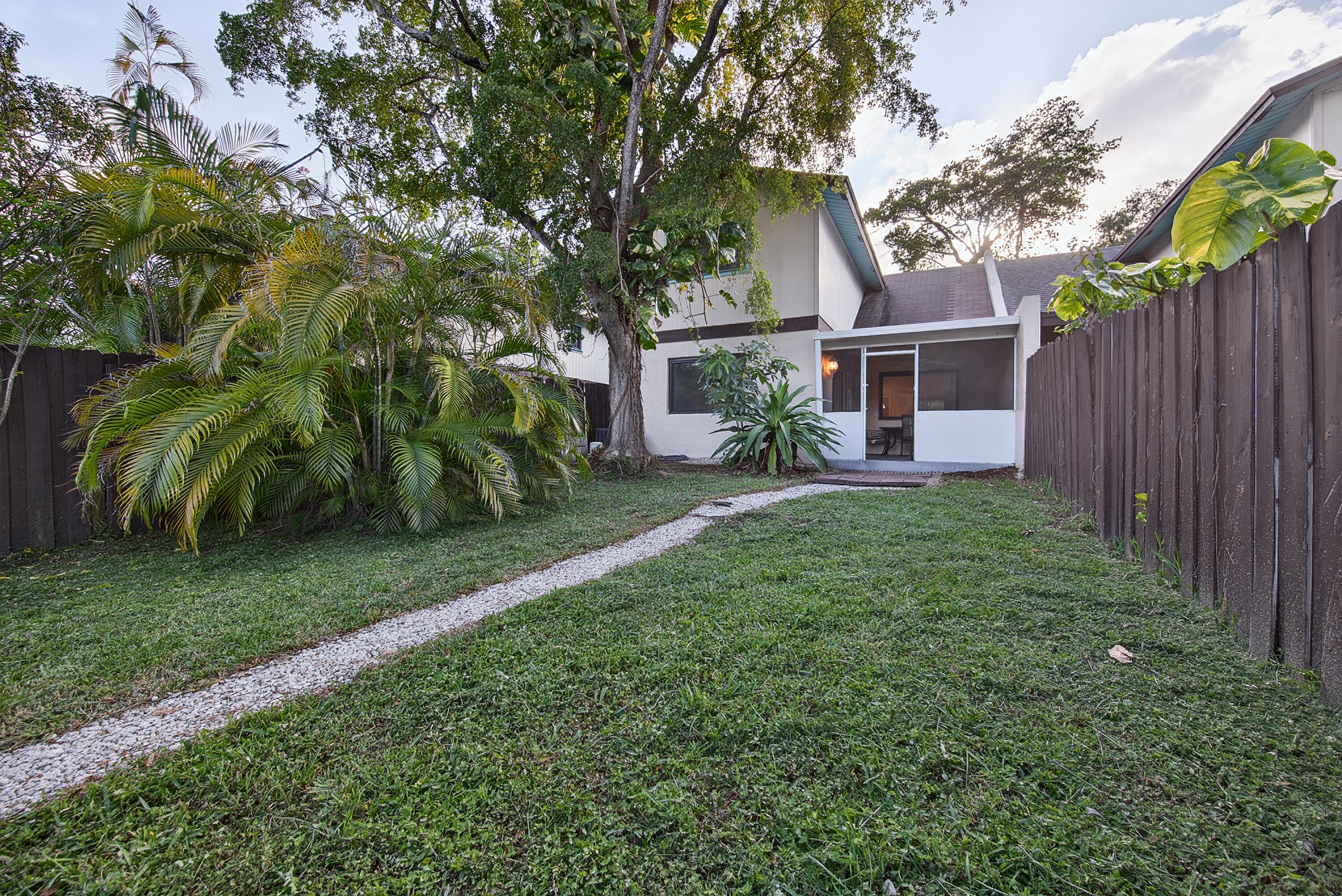 Edgewater Oaks aka Country Squire - Residential