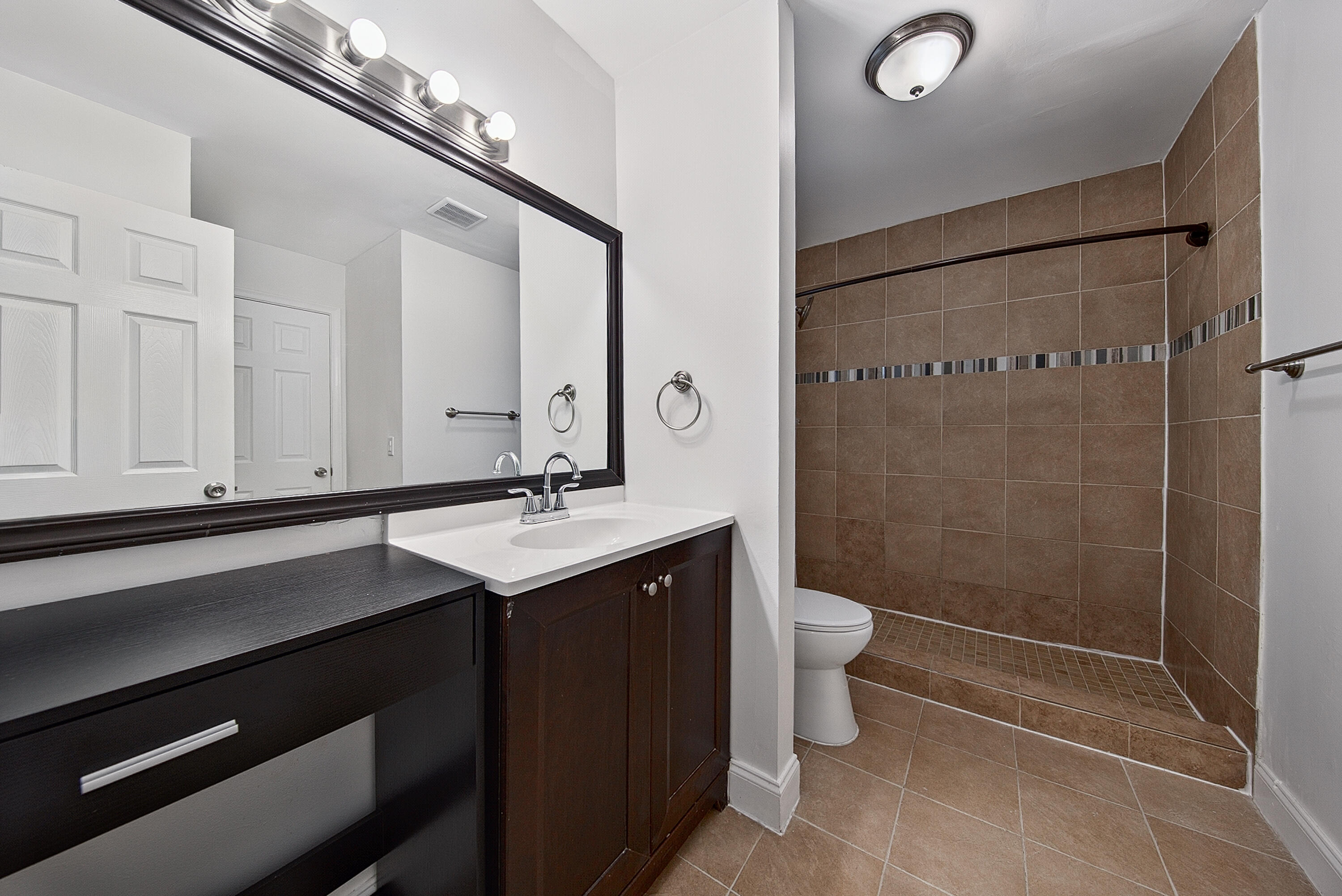 Edgewater Oaks aka Country Squire - Residential