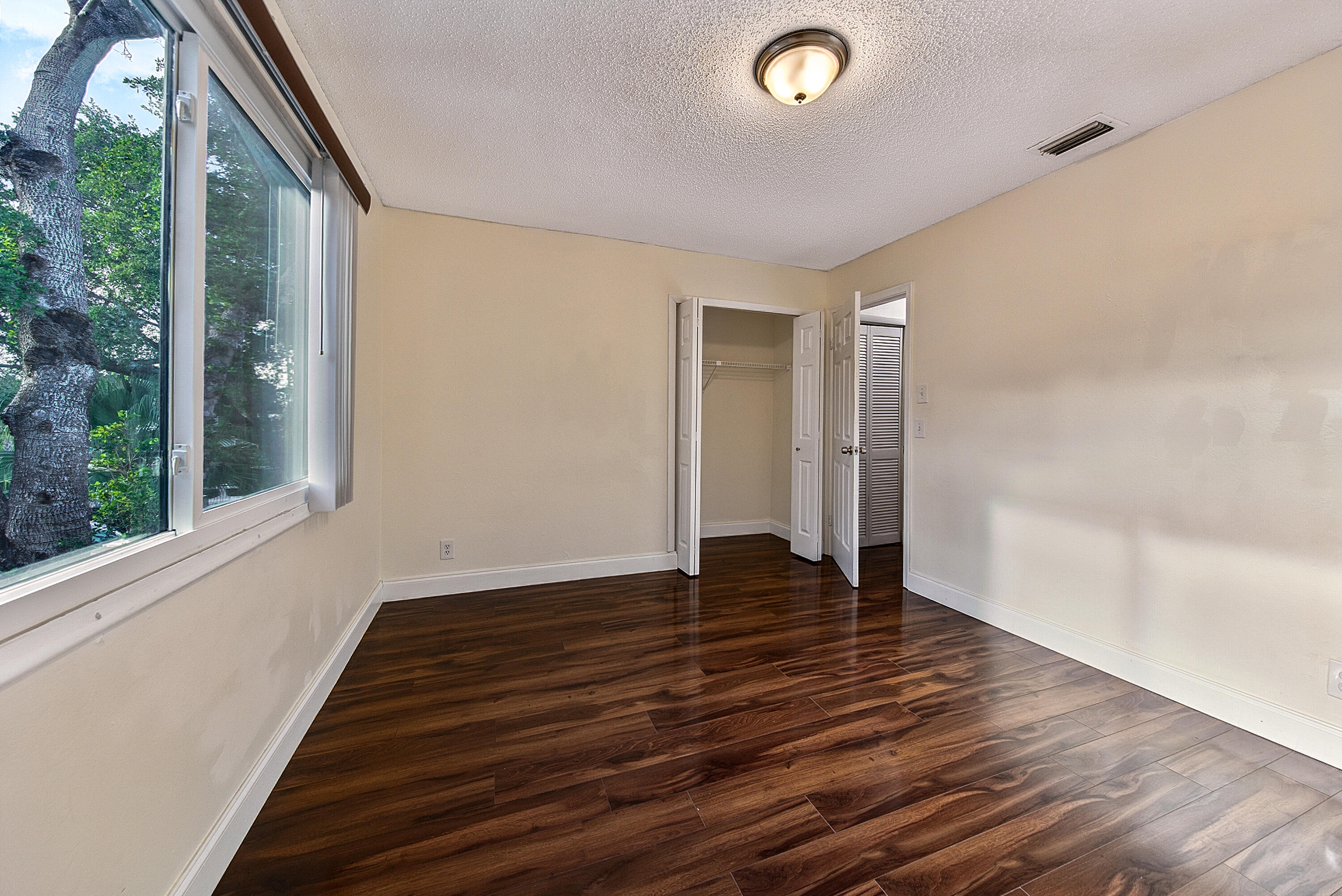 Edgewater Oaks aka Country Squire - Residential