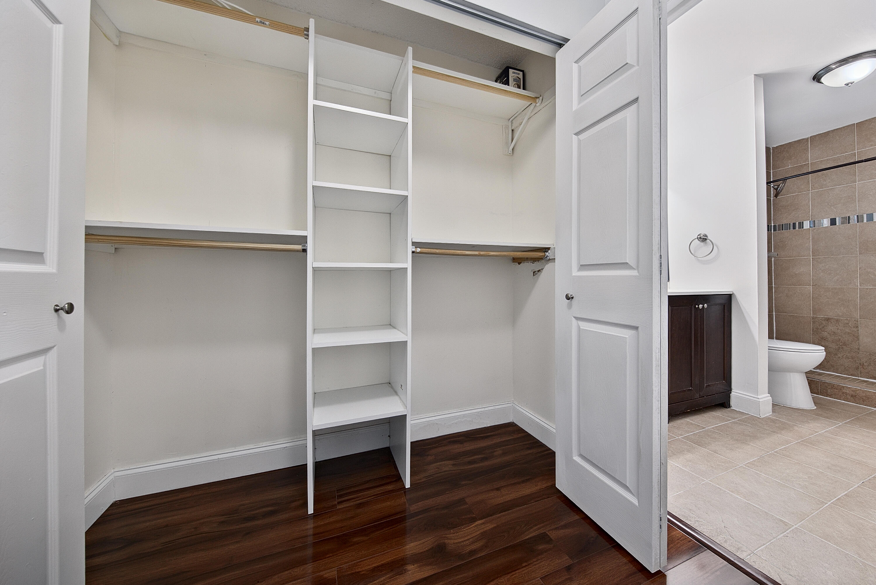 Edgewater Oaks aka Country Squire - Residential