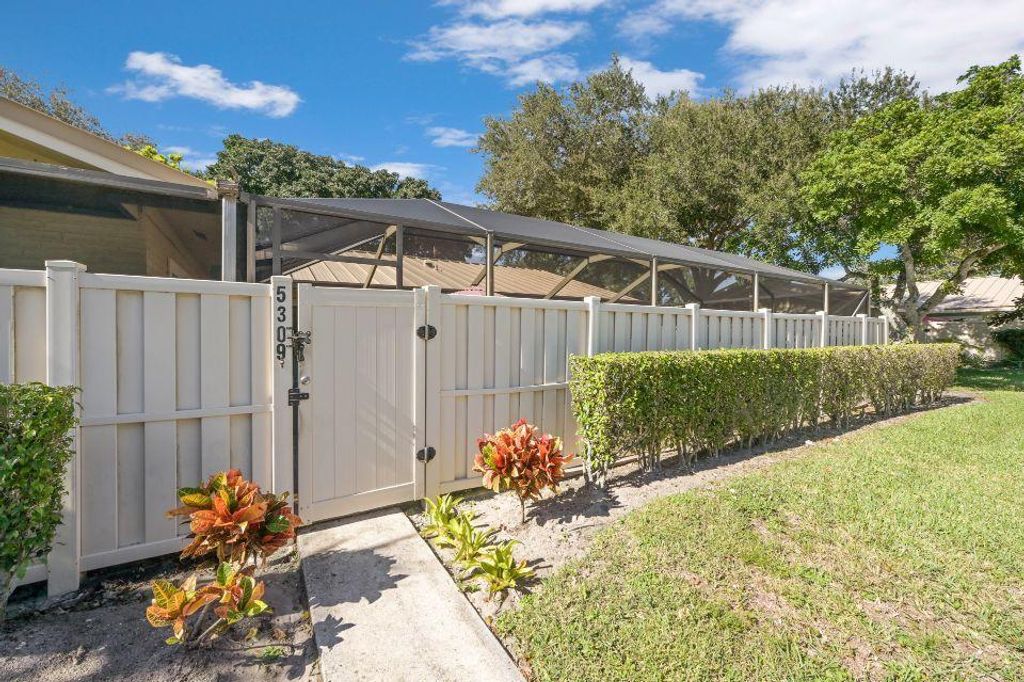 Photo of 5309 Eagle Lake Drive, Palm Beach Gardens, FL 33418 (MLS # R10675651)