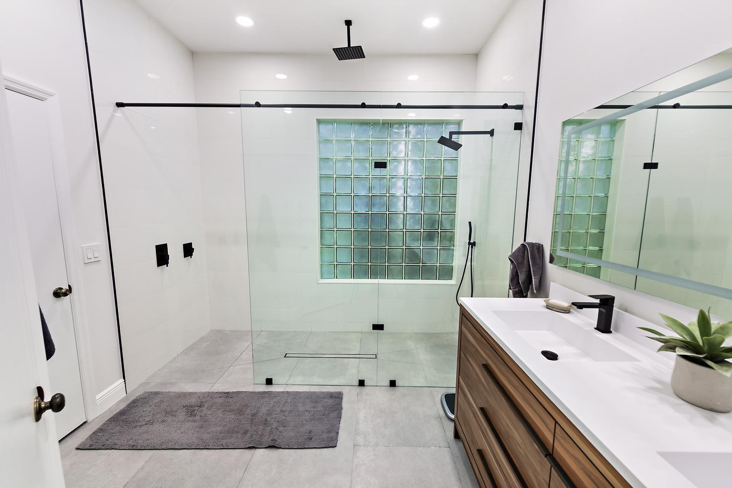 BANYANS - Residential Lease