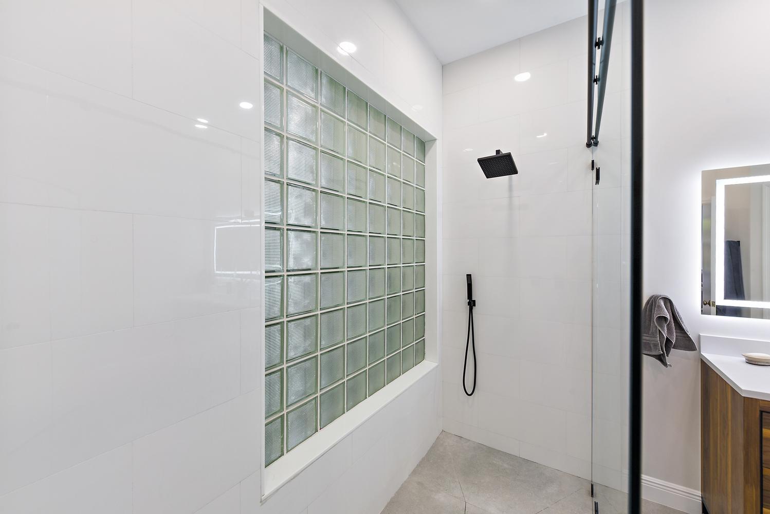 BANYANS - Residential Lease