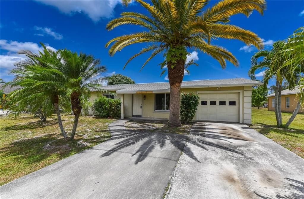 Photo of 2381 SE Addison St, Port Saint Lucie, FL 34984 (MLS # F10277637)