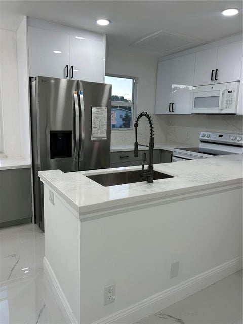 Tiny photo for 115 Ventnor F #115, Deerfield Beach, FL 33442 (MLS # F10555311)