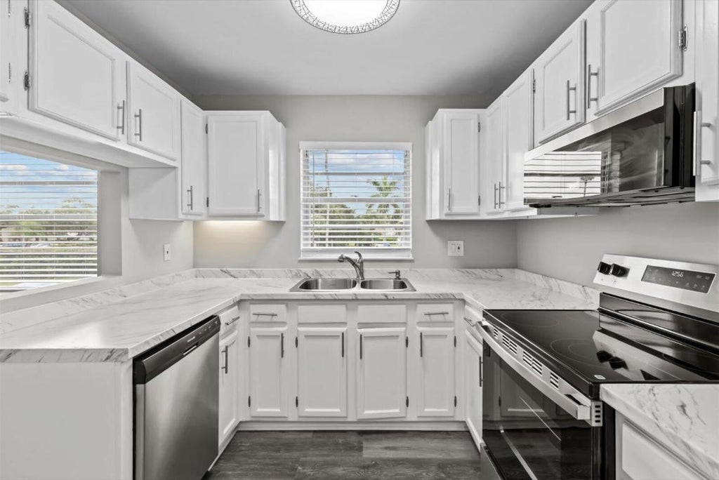 Photo of 8 Vista Gardens Trail #201, Vero Beach, FL 32962 (MLS # R11146760)