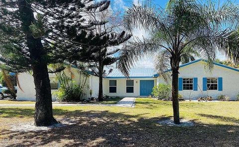 Photo of 296 SE Wentworth Drive, Stuart, FL 34996 (MLS # R11138859)