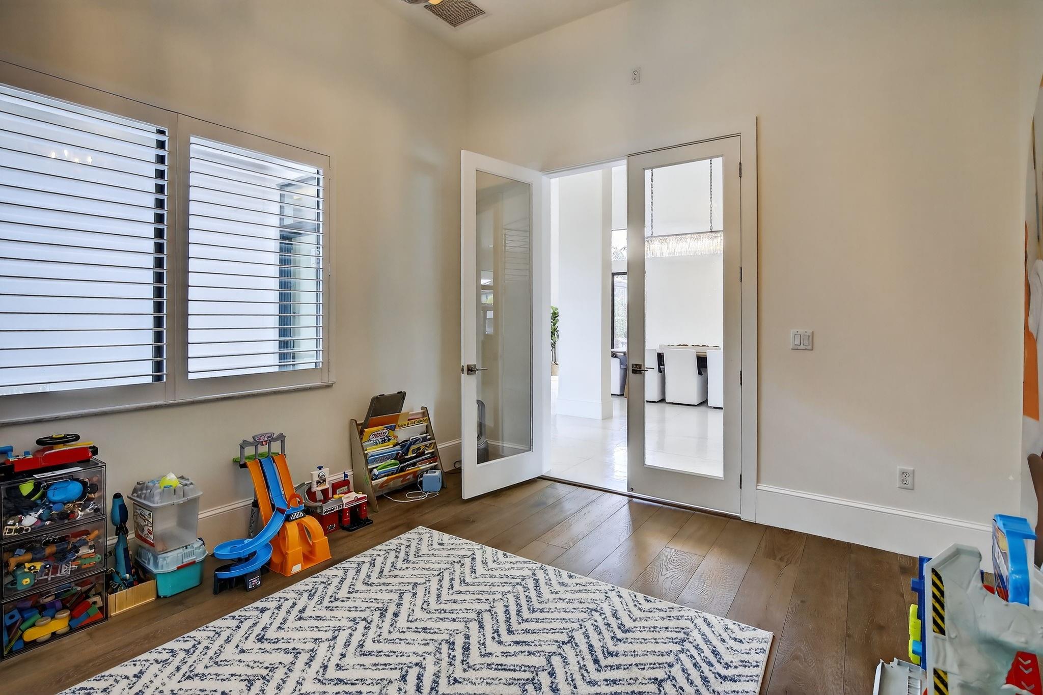 Smrt Estates 172-58 B - Residential