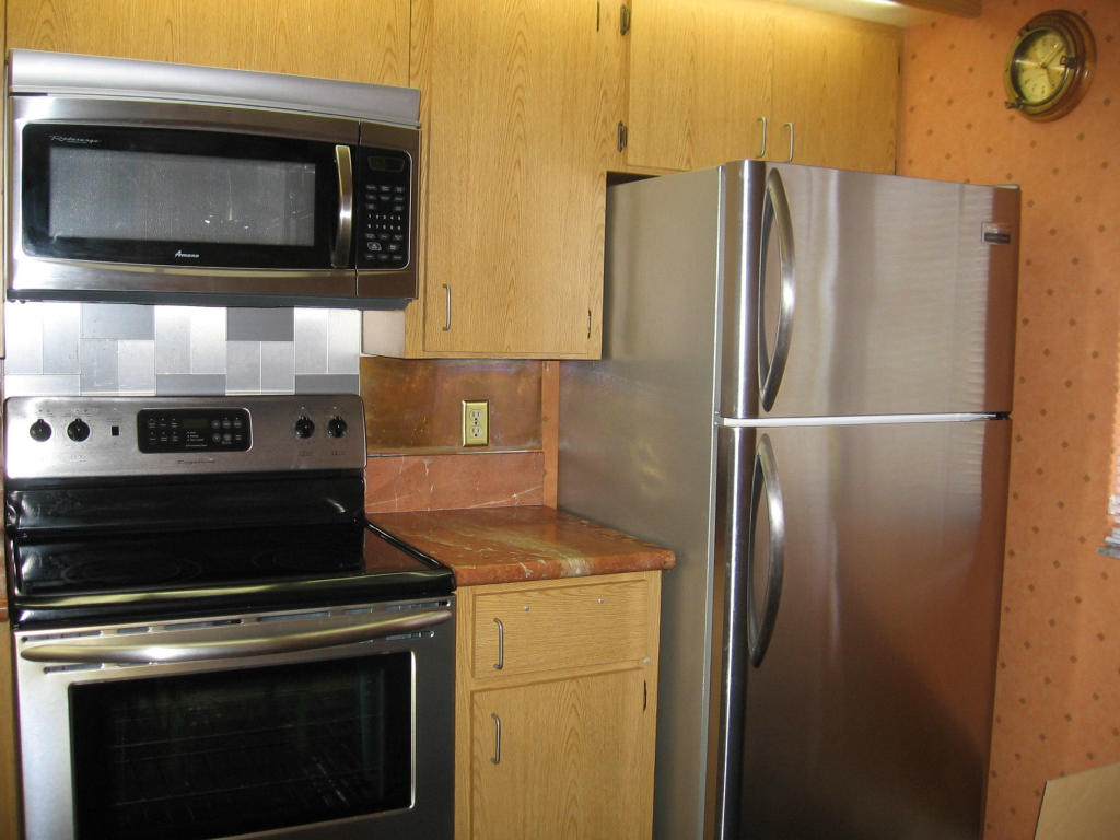 MARINA AT THE BLUFFS COND - Residential Lease