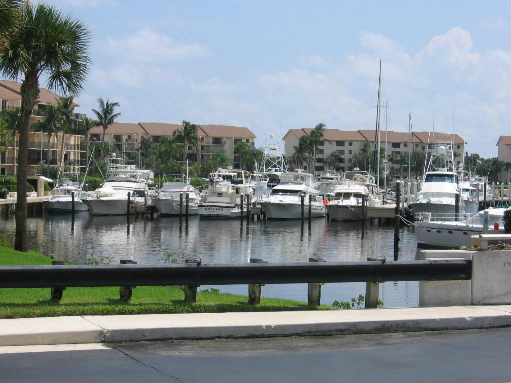 MARINA AT THE BLUFFS COND - Residential Lease