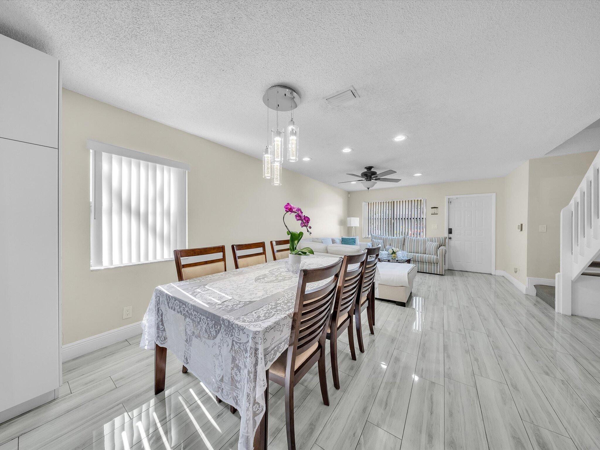 OAKWOOD ON THE GREEN CONDO - Residential