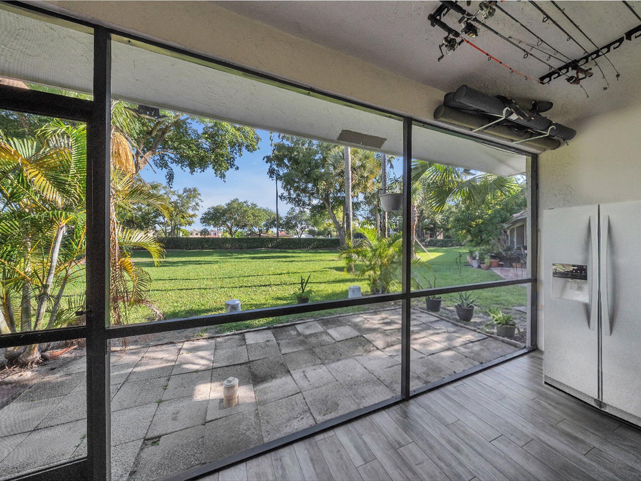 OAKWOOD ON THE GREEN CONDO - Residential