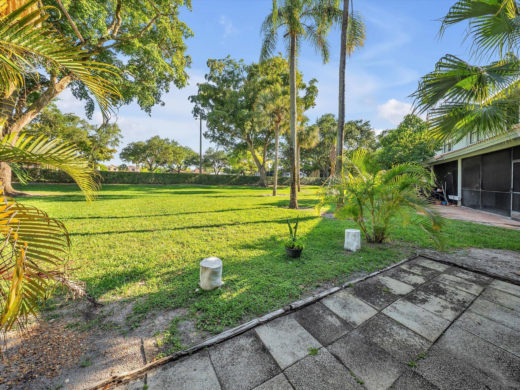 OAKWOOD ON THE GREEN CONDO - Residential