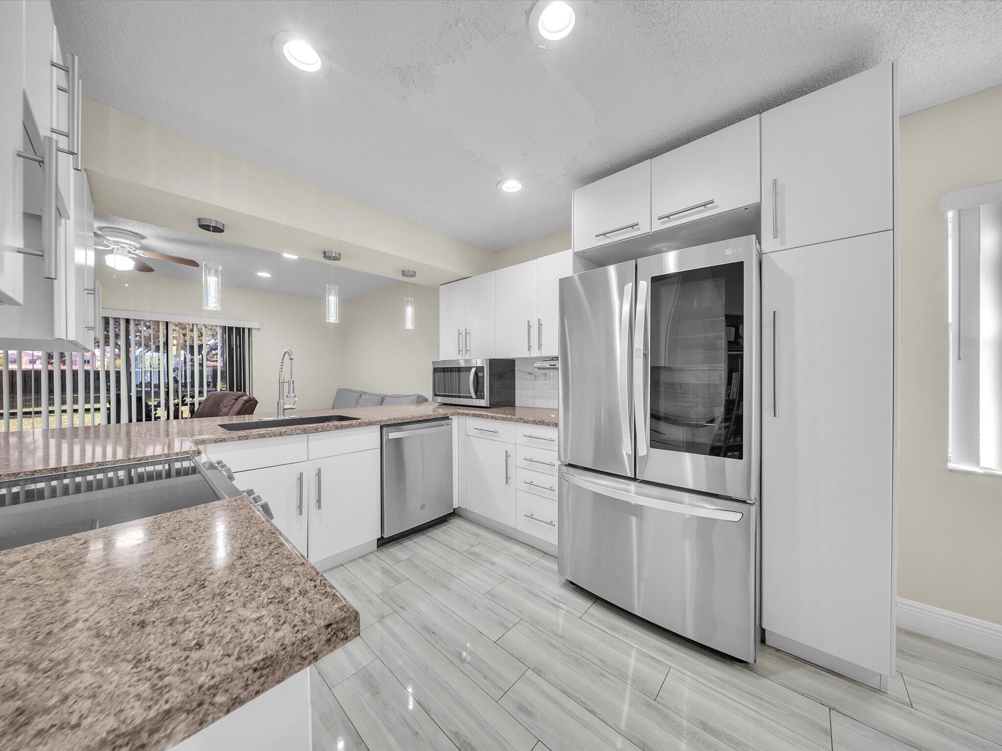 OAKWOOD ON THE GREEN CONDO - Residential