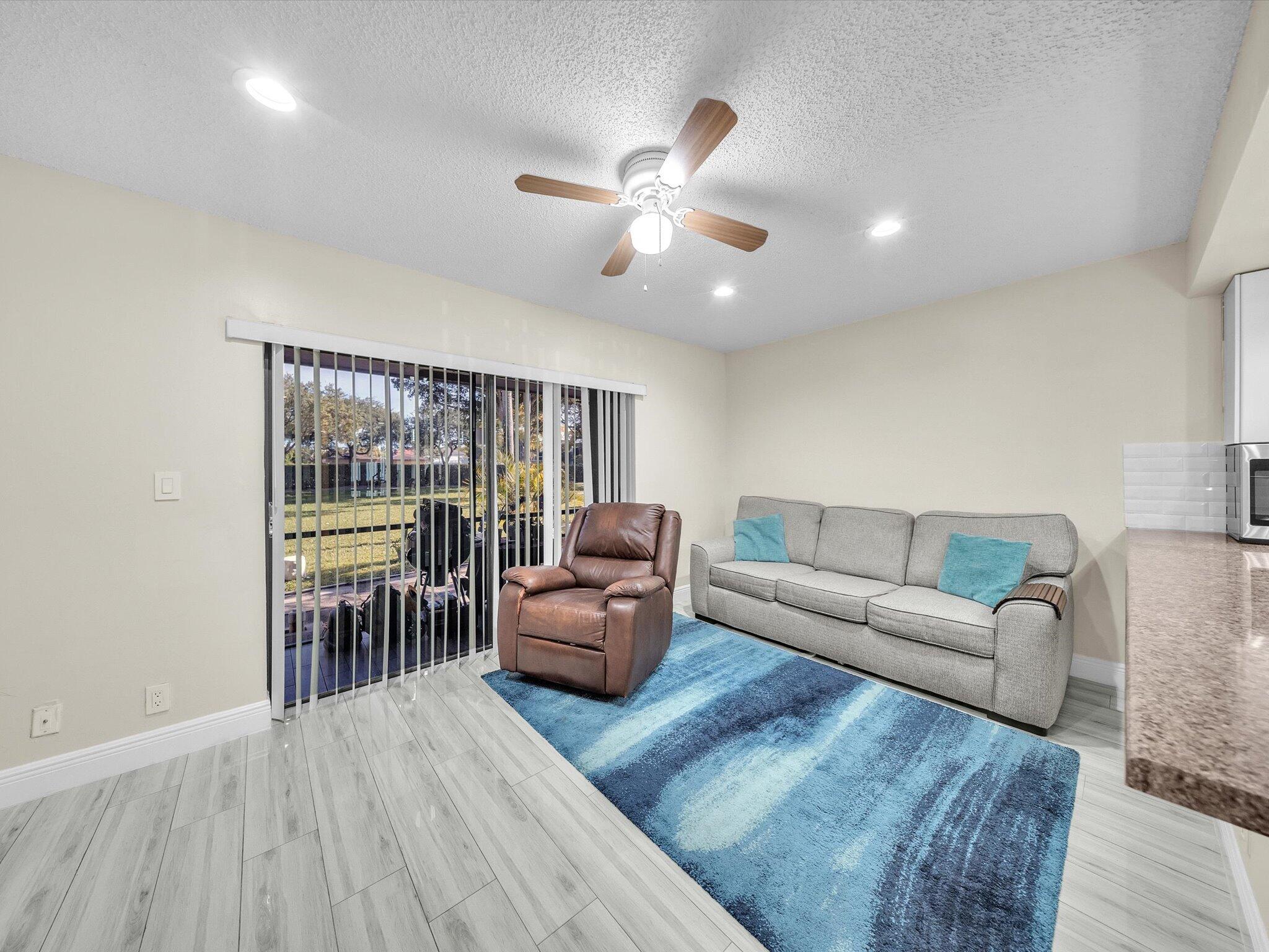 OAKWOOD ON THE GREEN CONDO - Residential