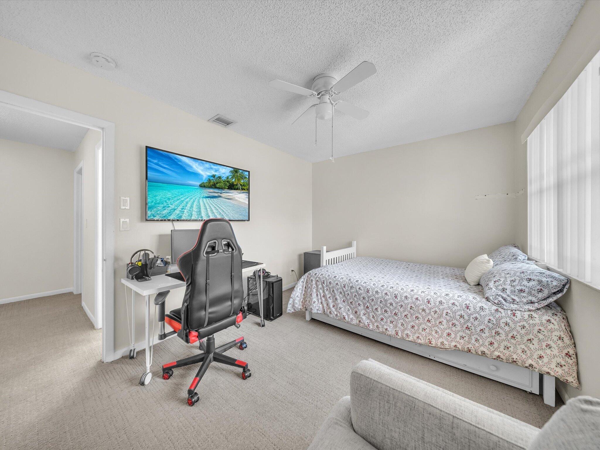 OAKWOOD ON THE GREEN CONDO - Residential