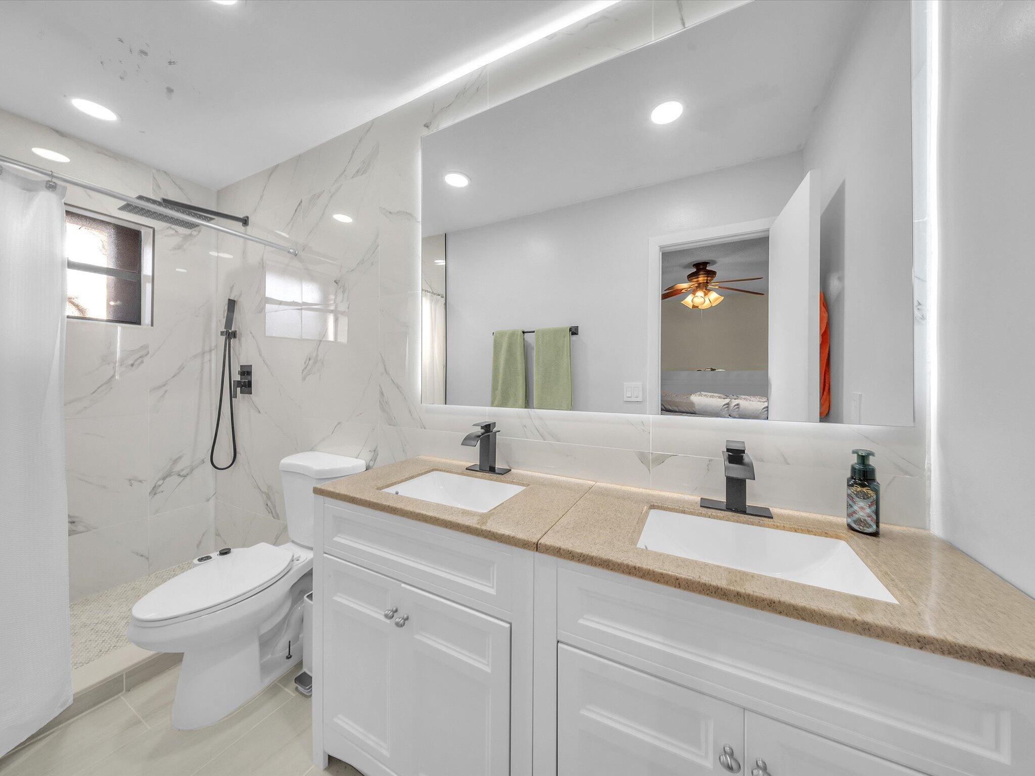 OAKWOOD ON THE GREEN CONDO - Residential