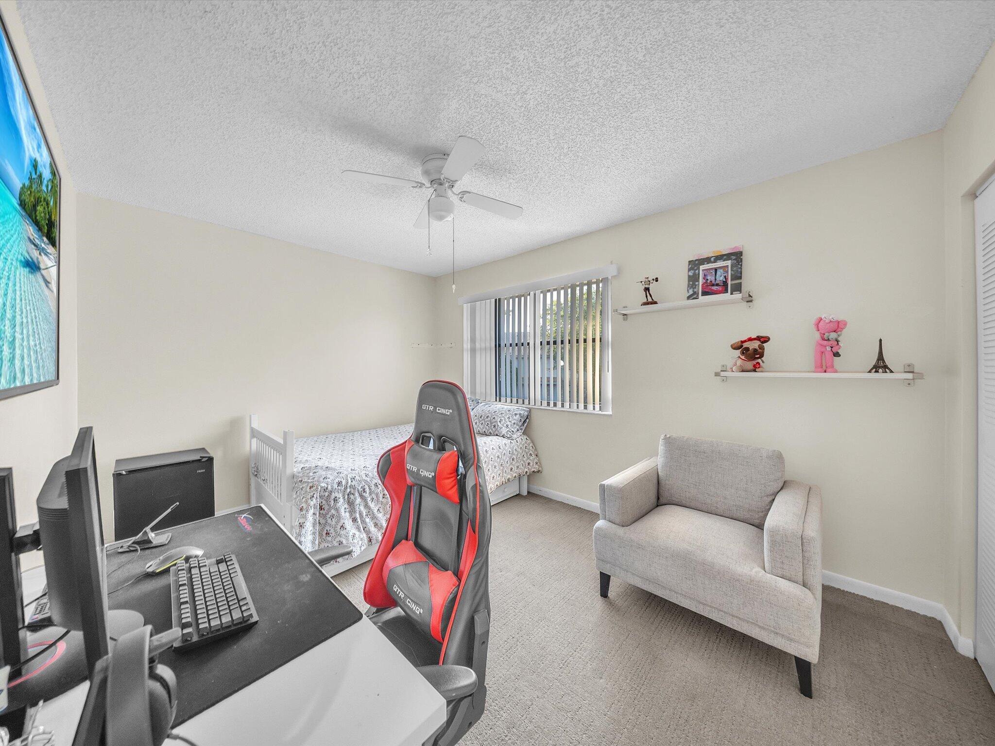 OAKWOOD ON THE GREEN CONDO - Residential
