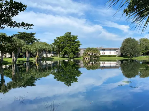 7 Greenway Village N Unit 211, Royal Palm Beach, FL MLS: R11085033