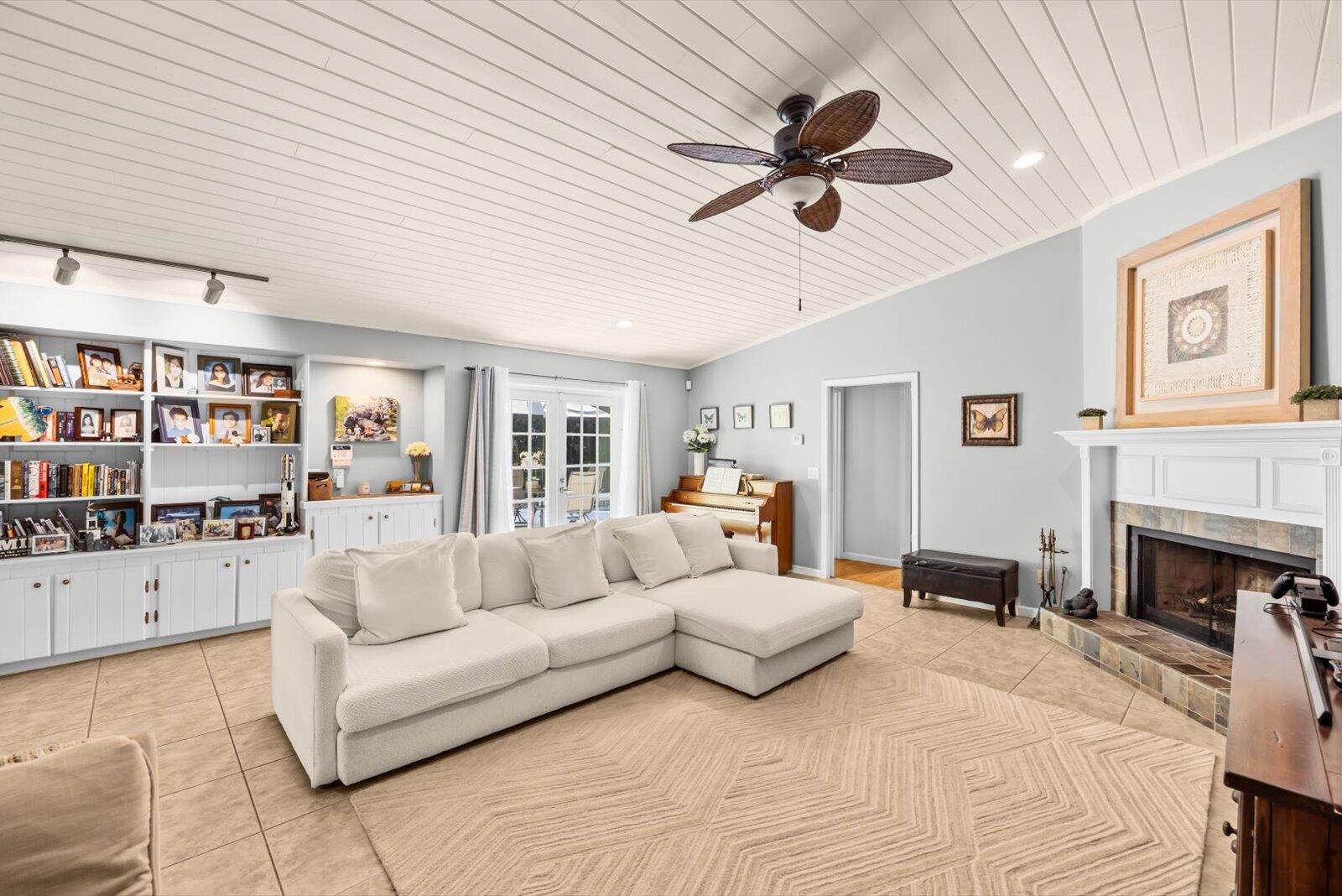 CRANE CREEK COUNTRY CLUB - Residential