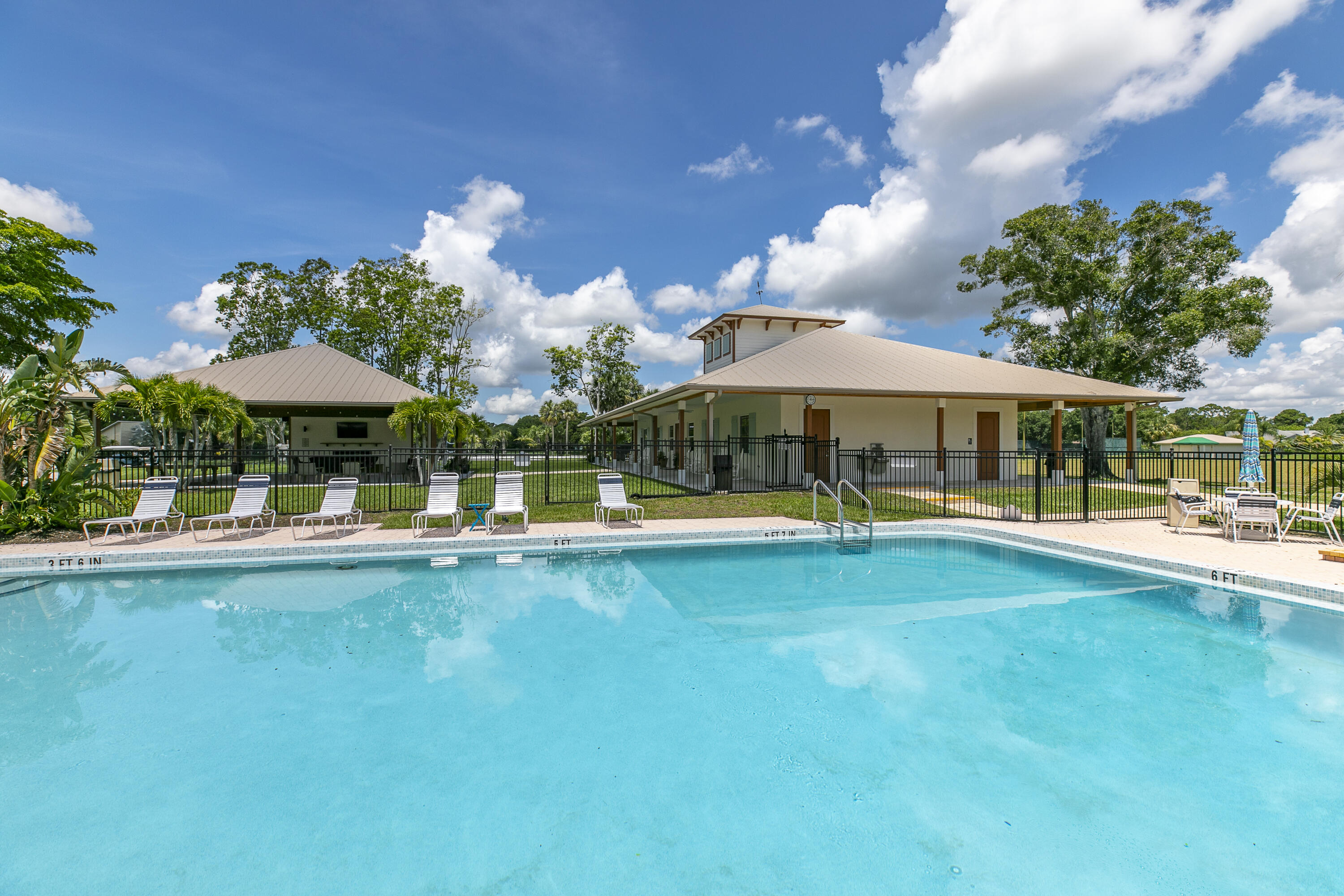 CRANE CREEK COUNTRY CLUB - Residential