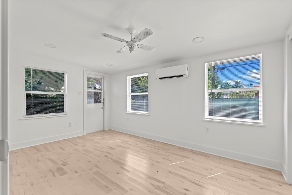 NORTH HOLLYWOOD - Residential Lease