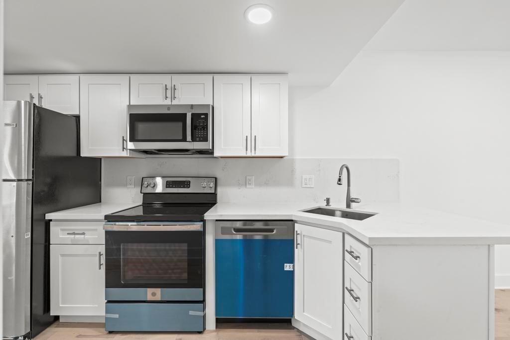 NORTH HOLLYWOOD - Residential Lease