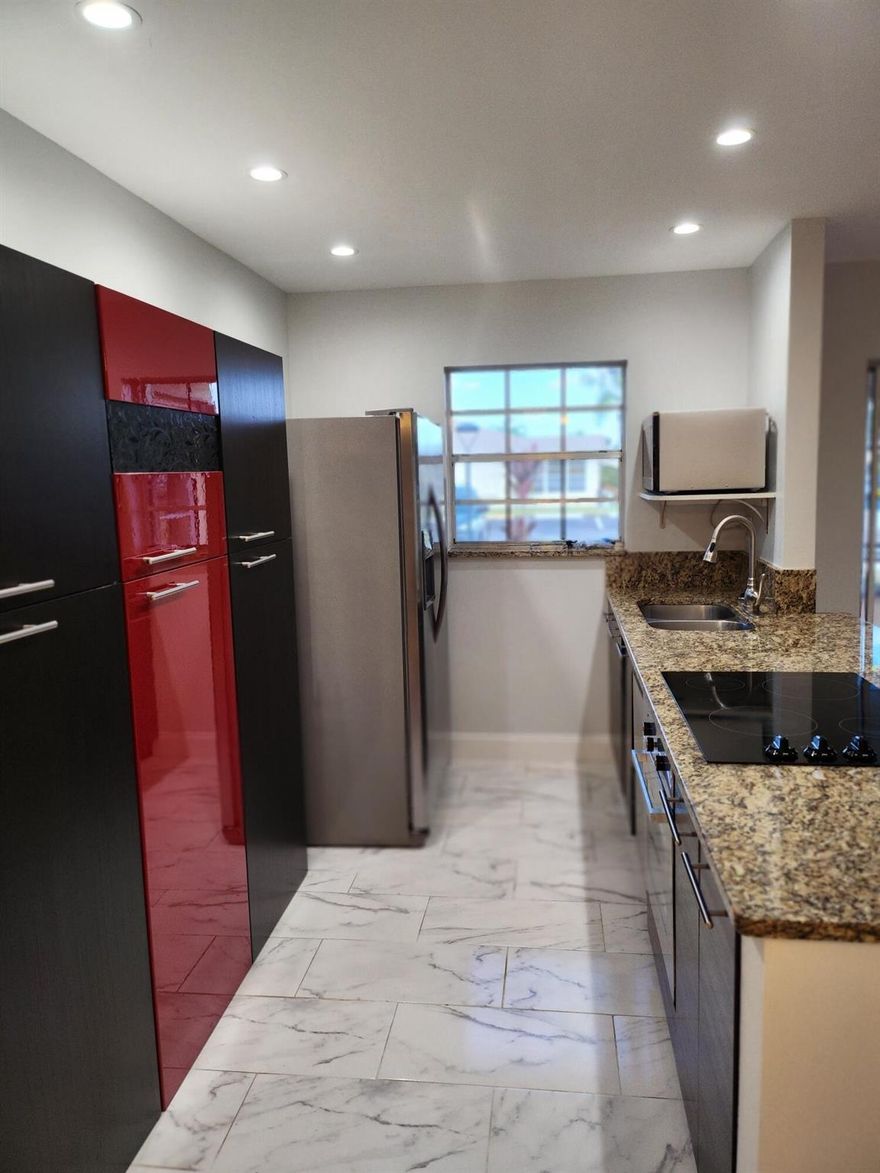 FRESHLY PAINTED ..STAINLESS STEEL REFRIG. MARBLE FLOORS.. . WASHER AND DRYER IN SEPARATE LAUNDRY ROOM STEPS AWAY FROM THIS UNIT. CLUBHOUSE...COMMUNITY POOL, PICKELBALL, TENNIS AND MUCH MORE.  LINK FOR RENT SPREE APPLICATION...https://applylinkTs4dQ