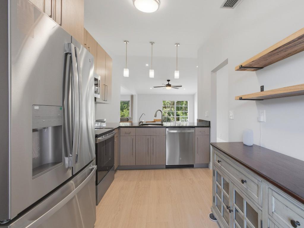 15896 Laurel Oak Circle