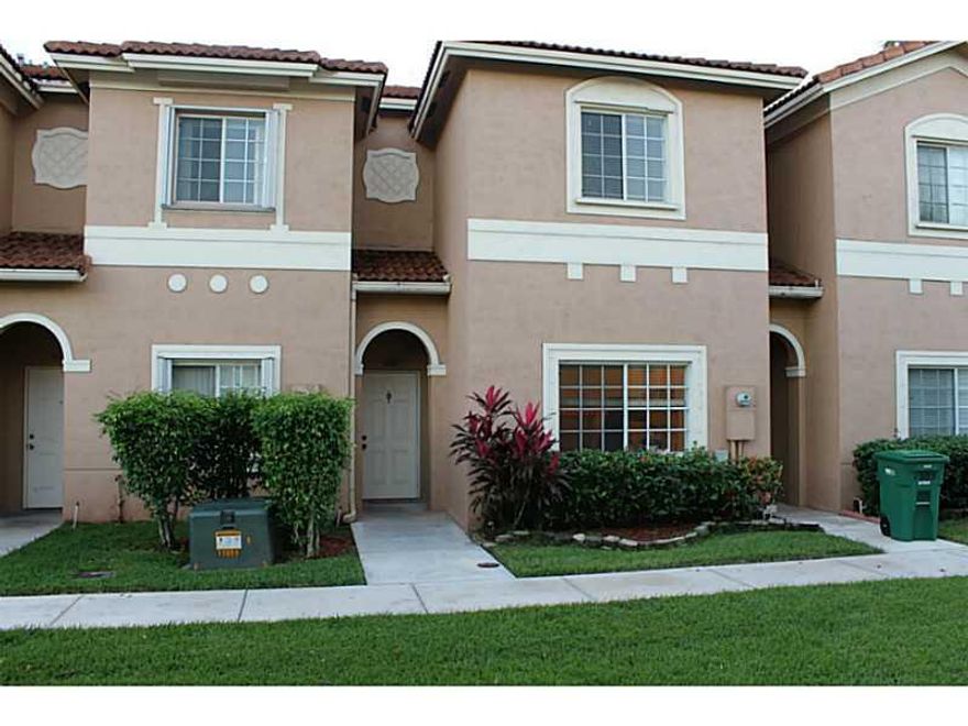 Beautiful remodeled town home on the lake, upgraded kitchen, stainless steel appliances , Tile throughout 1st floor / carpeted 2nd floor. New Washer & Dryer, Knock down walls , tastefully painted. A must see.