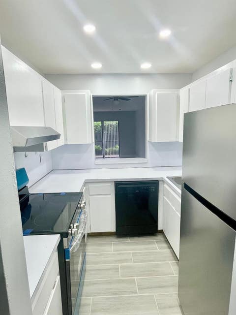 Tiny photo for 1021 Mockingbird Lane #114, Plantation, FL 33324 (MLS # F10556415)