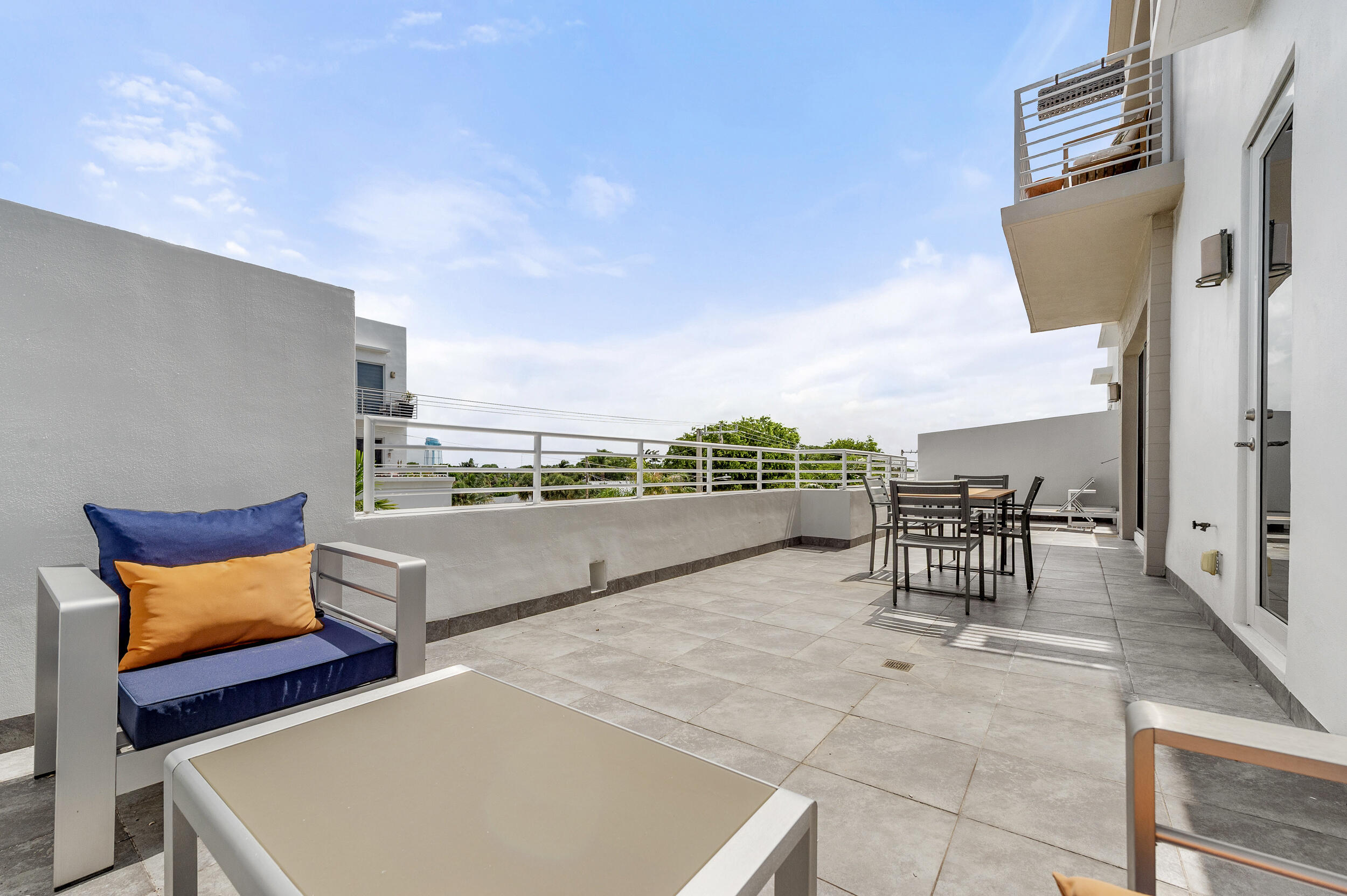 MARK DOWNTOWN CONDO - Residential