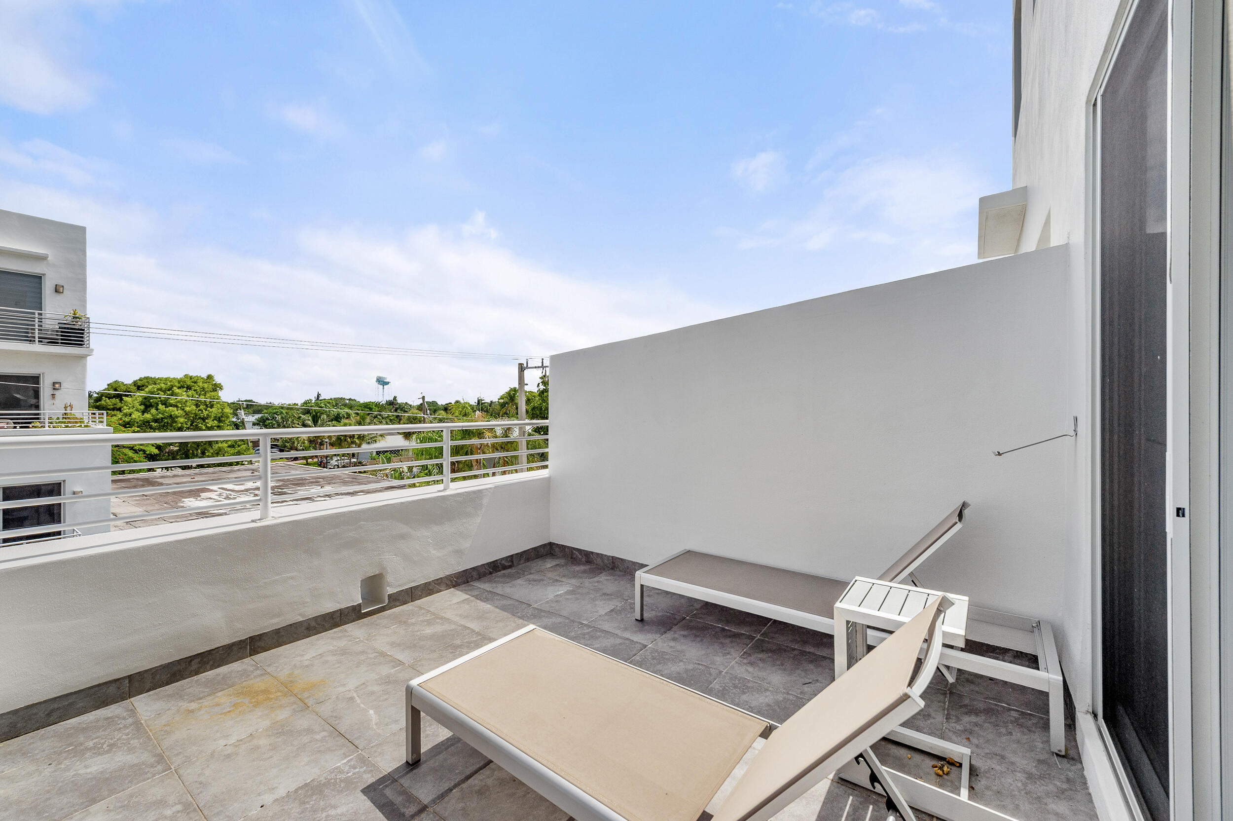 MARK DOWNTOWN CONDO - Residential