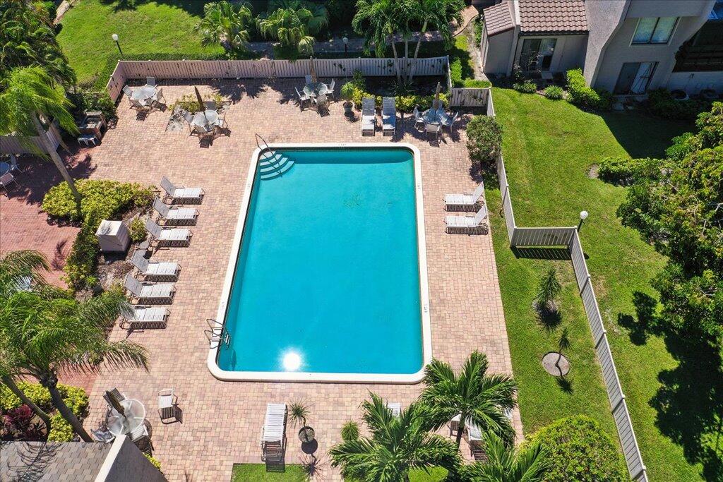 BANYAN COURTS CONDO - Residential