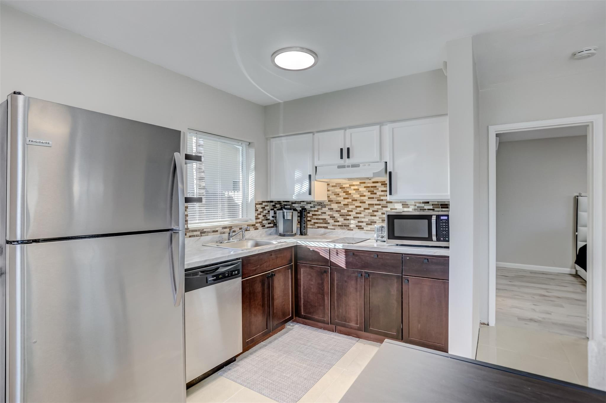 Lauderdale Park 6-33 1/2 - Residential Lease