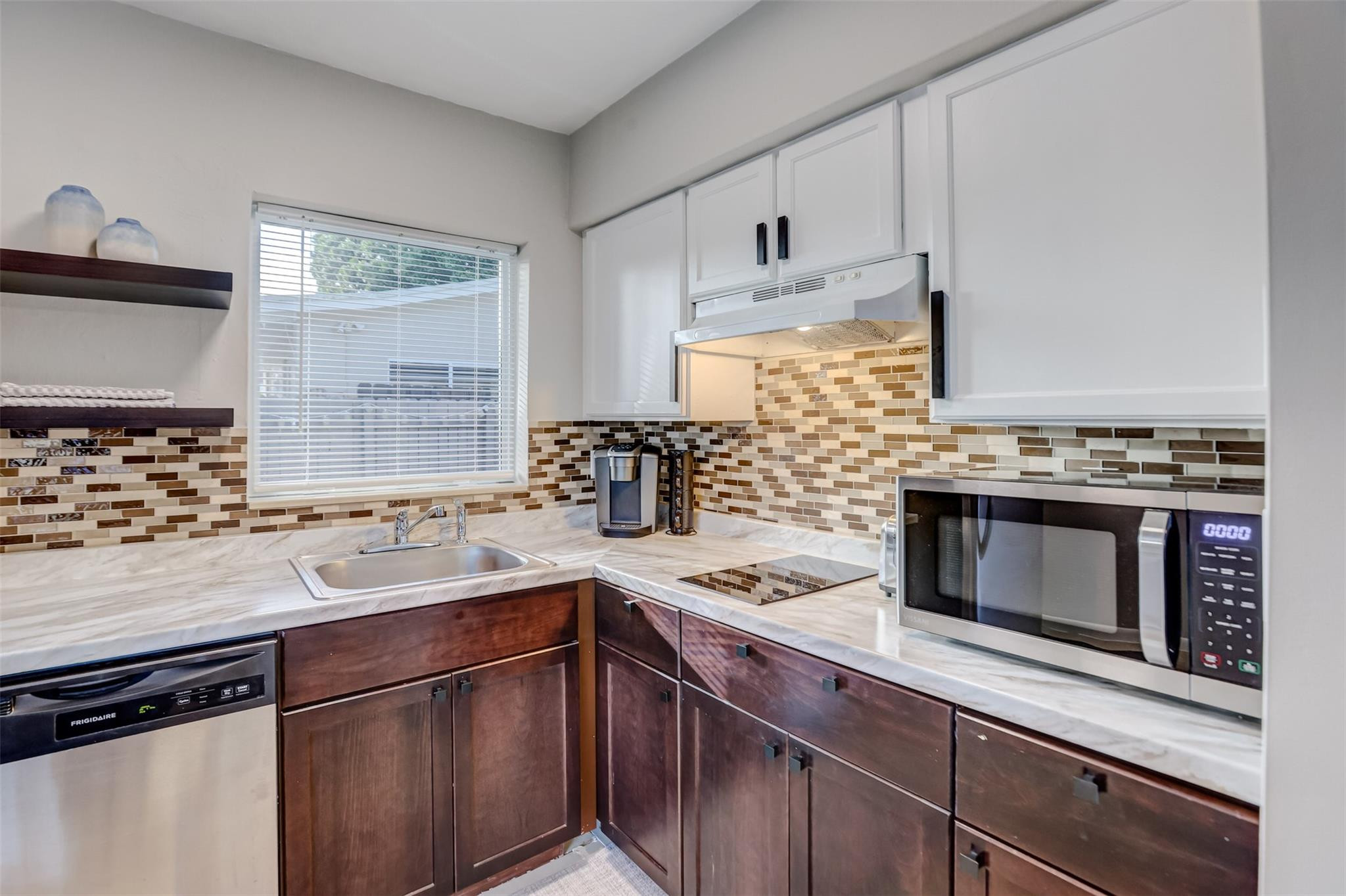 Lauderdale Park 6-33 1/2 - Residential Lease