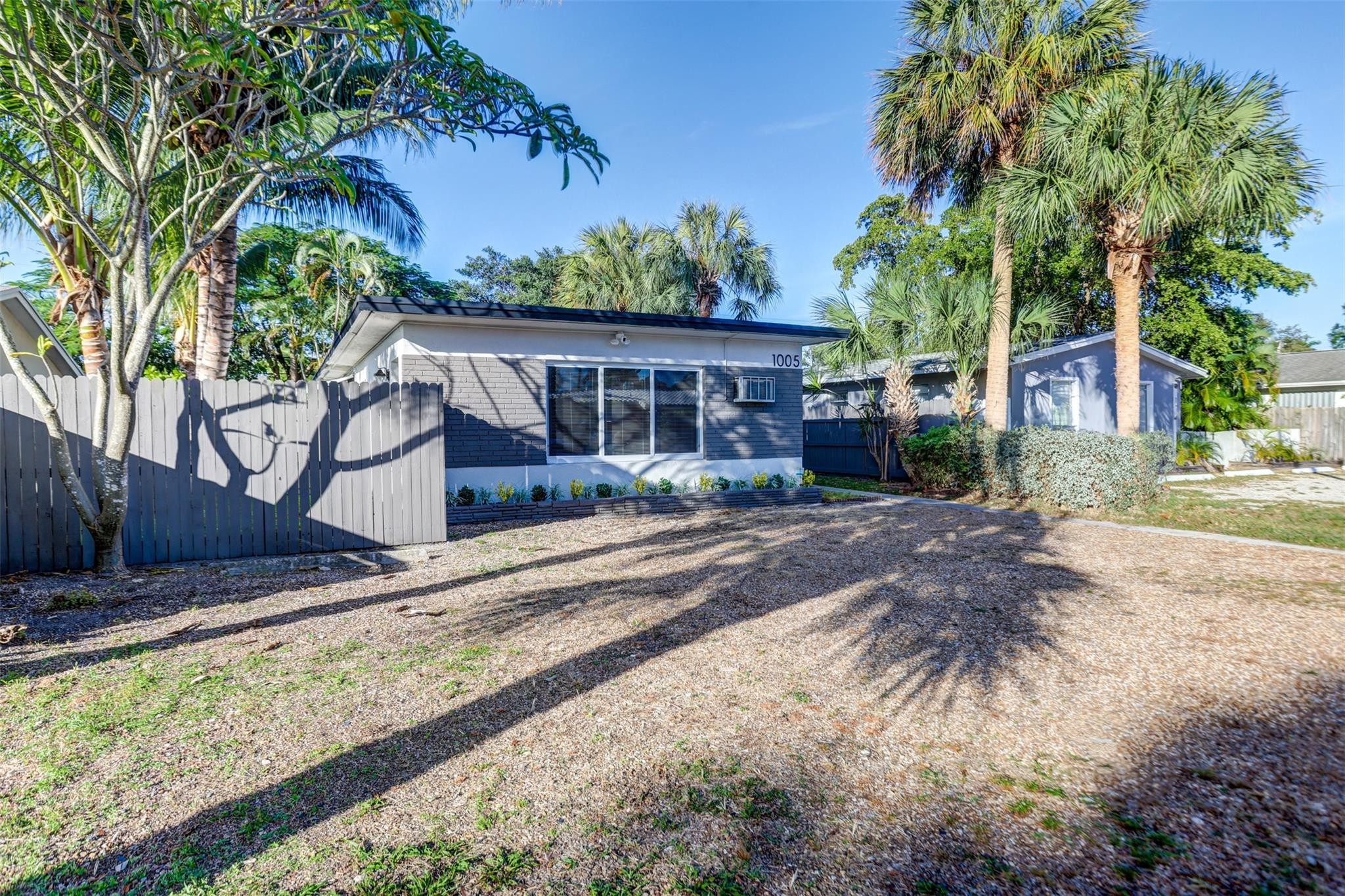 Lauderdale Park 6-33 1/2 - Residential Lease