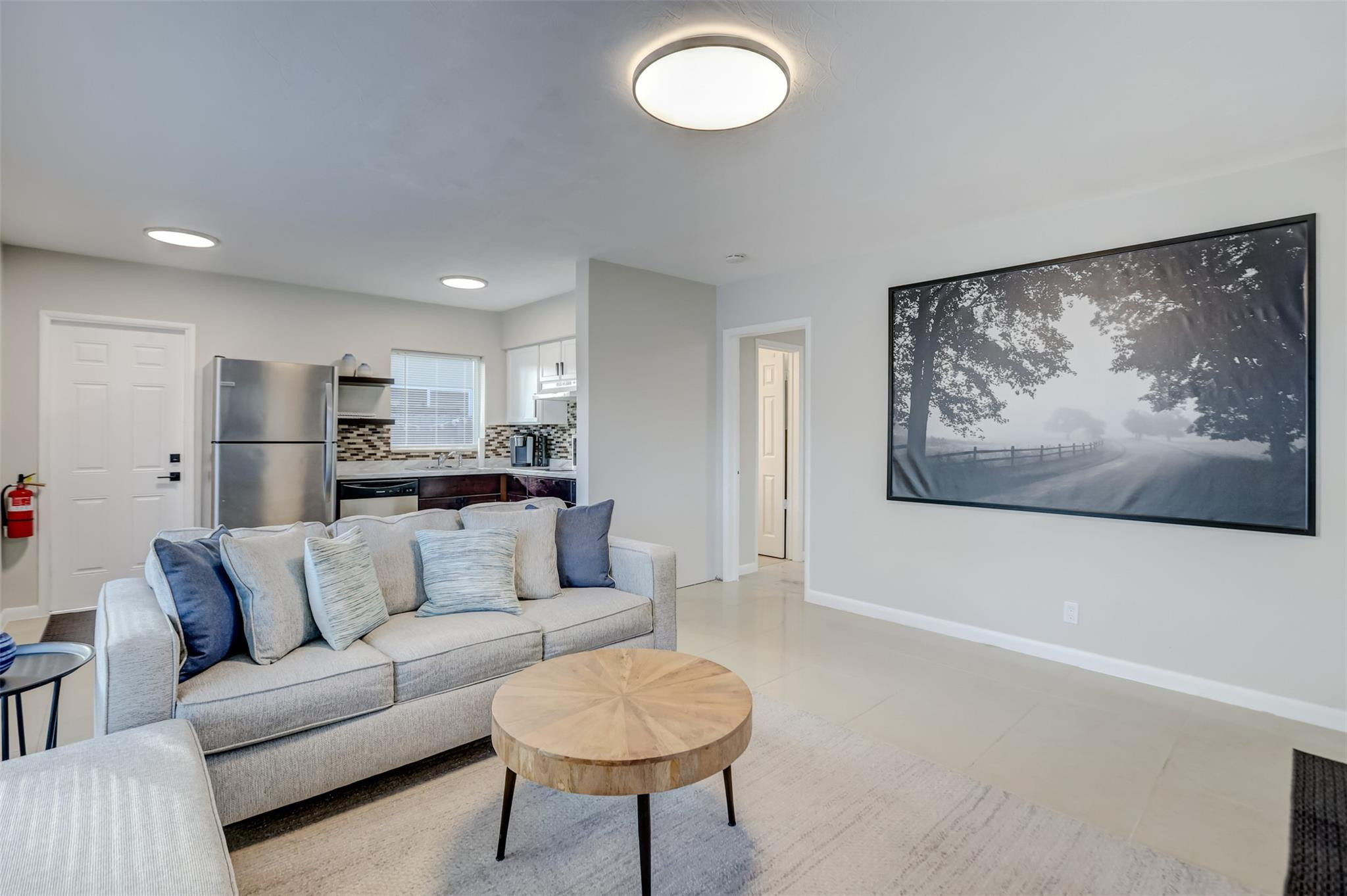 Lauderdale Park 6-33 1/2 - Residential Lease