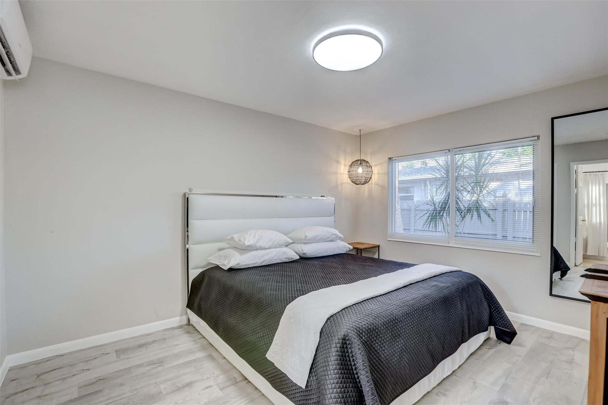 Lauderdale Park 6-33 1/2 - Residential Lease