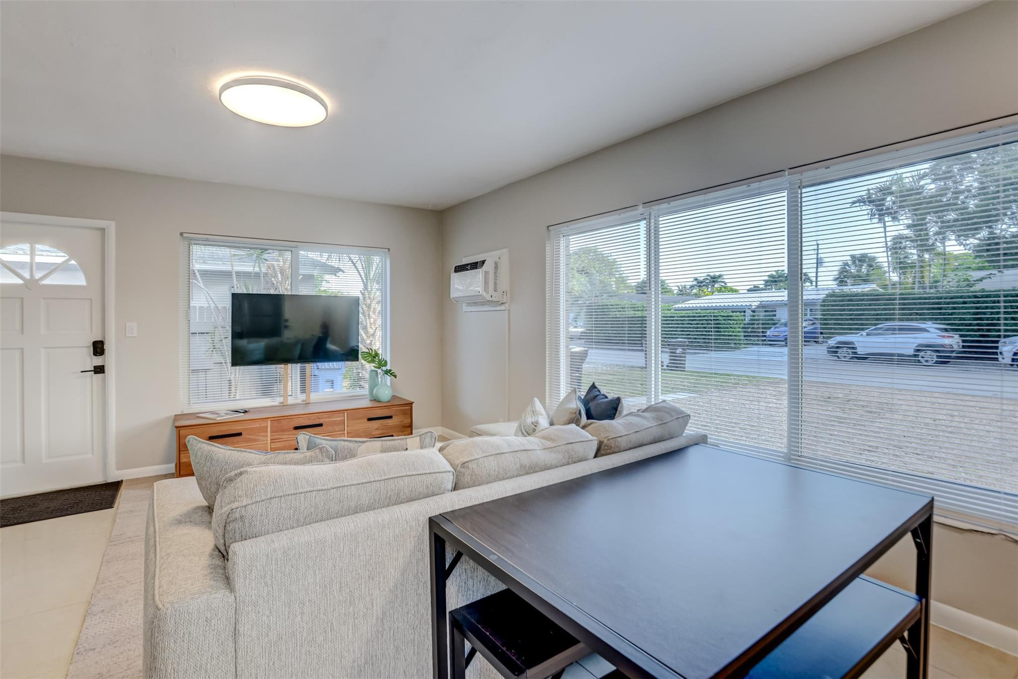 Lauderdale Park 6-33 1/2 - Residential Lease