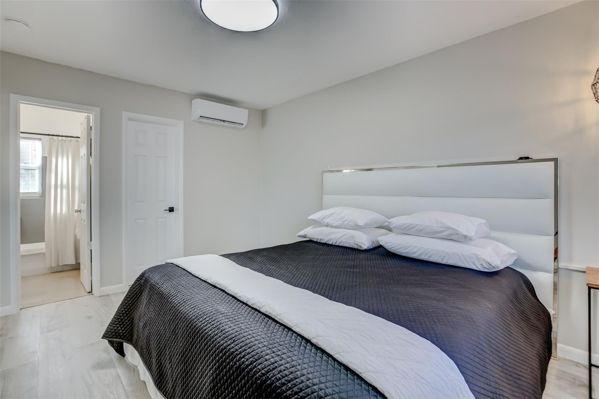 Lauderdale Park 6-33 1/2 - Residential Lease