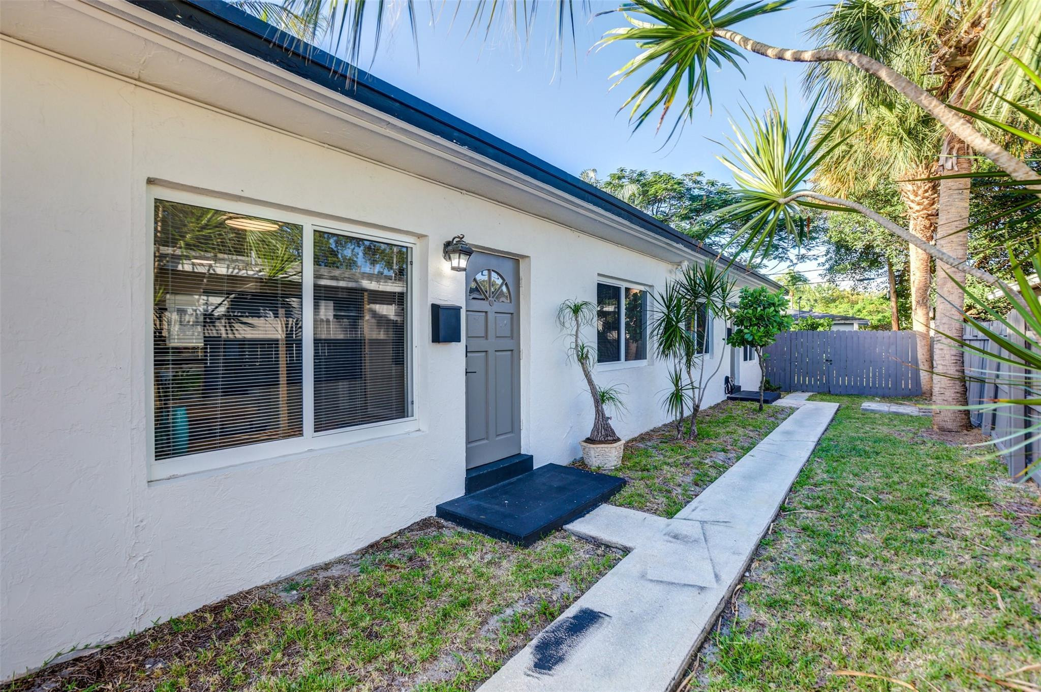 Lauderdale Park 6-33 1/2 - Residential Lease