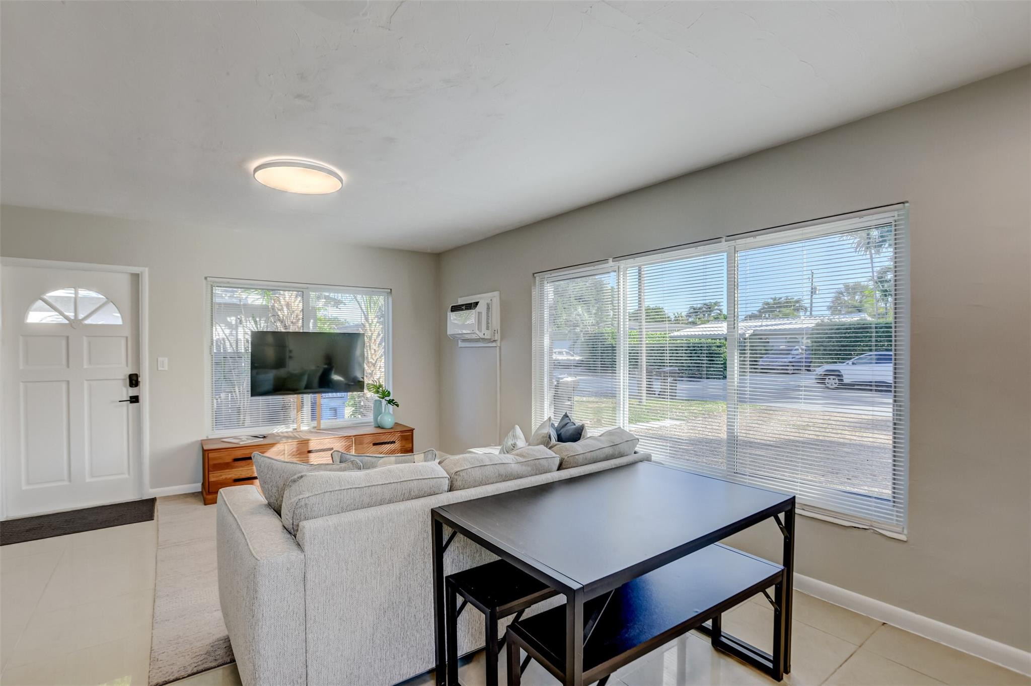 Lauderdale Park 6-33 1/2 - Residential Lease