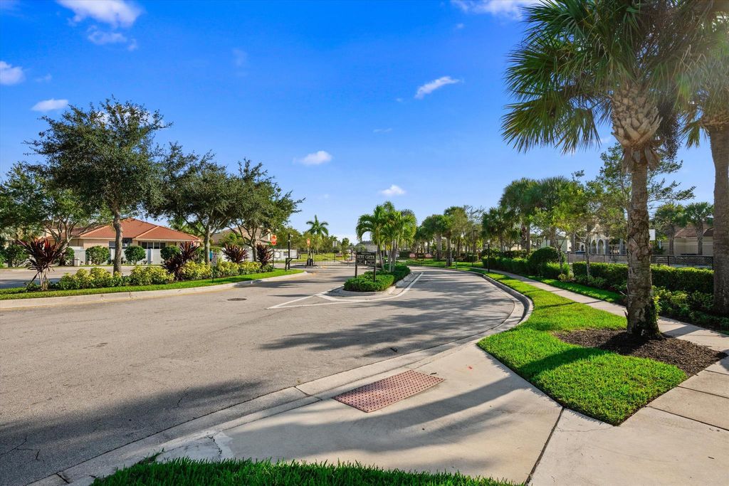 Photo of 911 Bent Creek Drive, Fort Pierce, FL 34947 (MLS # R11147292)