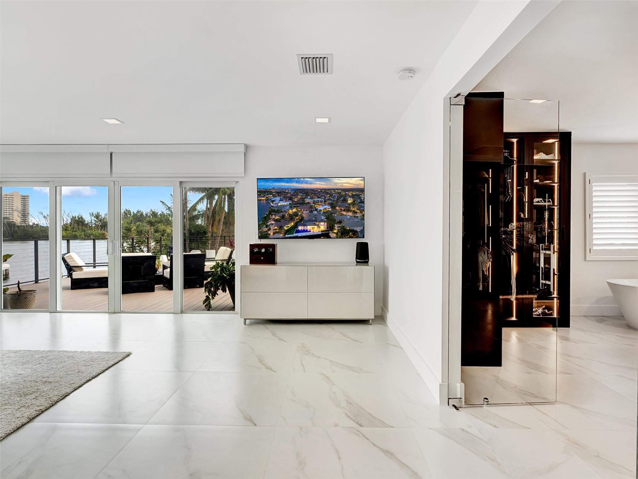 LAKE ROGERS - Residential