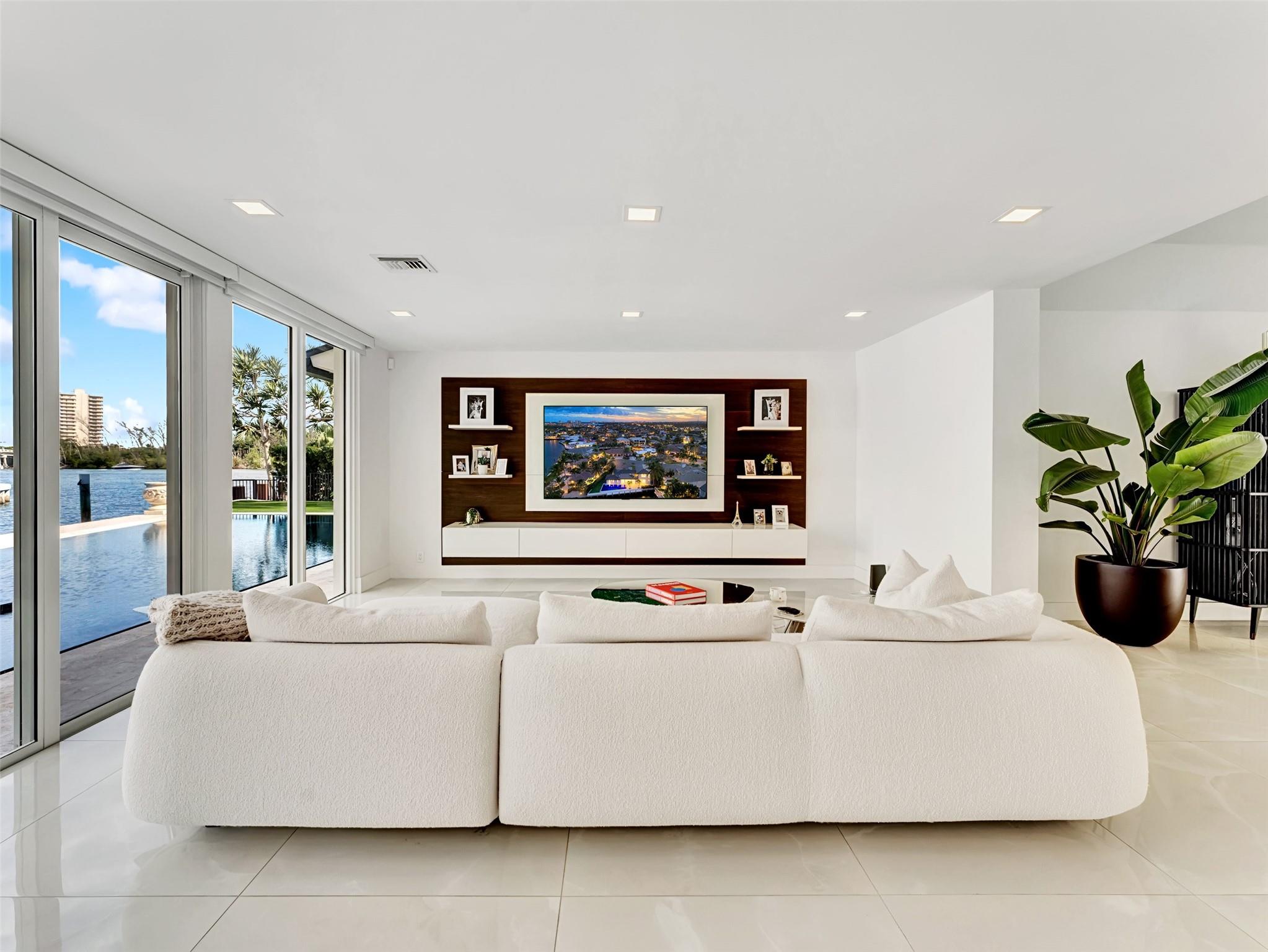 LAKE ROGERS - Residential