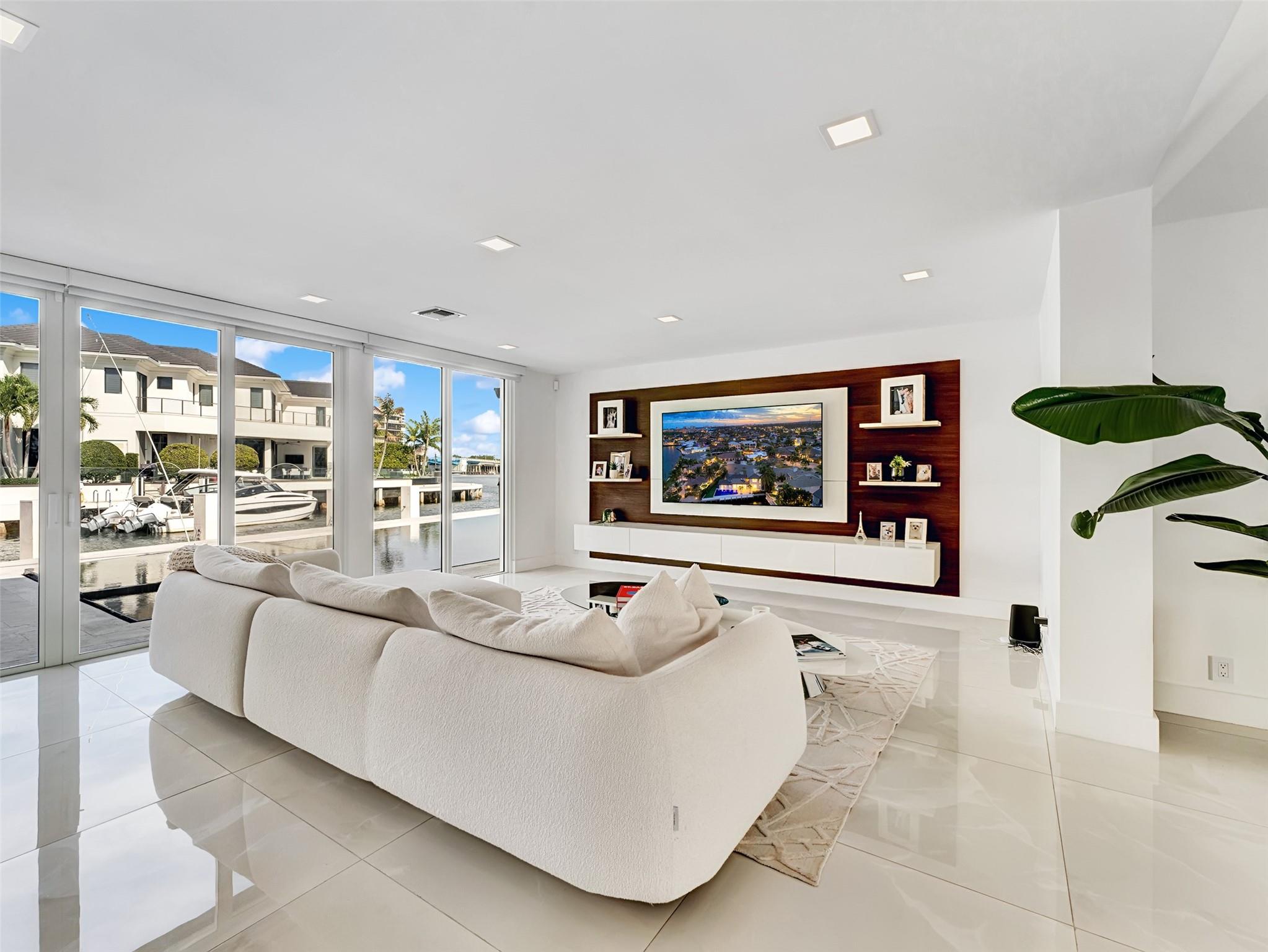 LAKE ROGERS - Residential